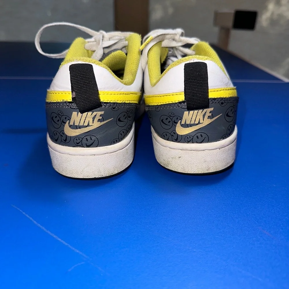 Nike Court Borough Low 2 Gray White and Yellow Smiley Size‎ 5.5